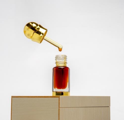 دهن عود بيور تراد بخوري معتق ربع تولة 3 غرام للجنس...