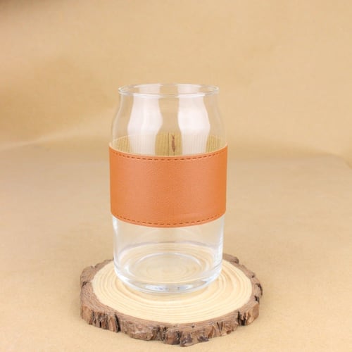 كوب قهوة زجاجي بمسكة جلد مع مصاص زجاجي وغطاء