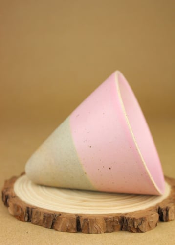 كوب قهوة سراميك بقاعدة وردي 170 مل