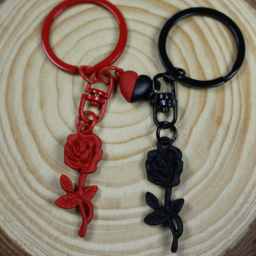 ميدالية وردة مع قلب بمغناطيس