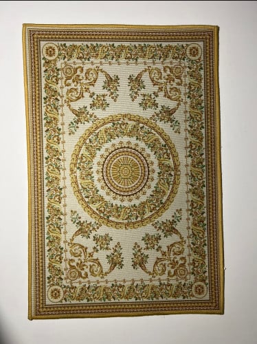 كوستر ابيض بطول 60 سم وعرض 40 سم