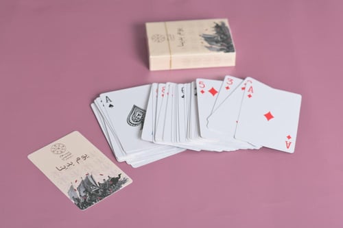 ورق اللعب بالوت بلاستيك قوية مع شعار يوم التاسيس