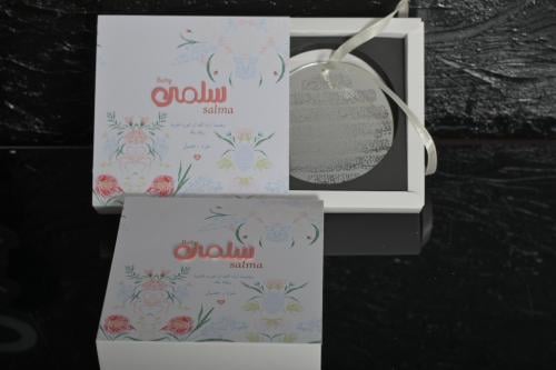مجموعه(12) تنسيق علبة مع كتابة بارز مع لوحة اكريلك...