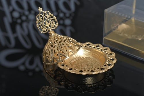 مجموعه (12) راس مبخرة لون ذهبي بي علبة شفاف