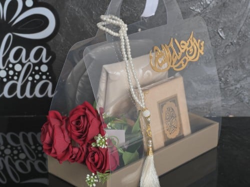 مجموعة مصحف مع سجادة تركي وسبحة شمعه وباقة ورد عبا...