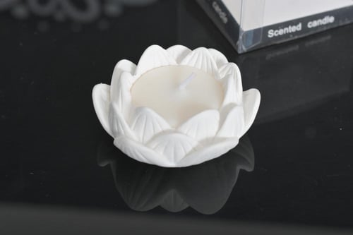 مجموعه (12) شموع بابلز شكل وردة