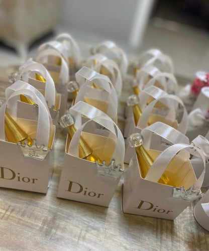 مجموعة (12) عطر توزيعات مع الكيس و لوجو حسب الطلب