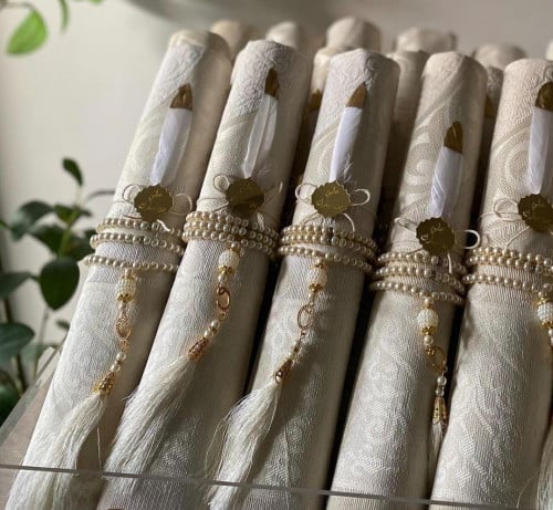 مجموعه (6) سجادة صلاة ومسبحة مع التنسيق ولوجو حسب...