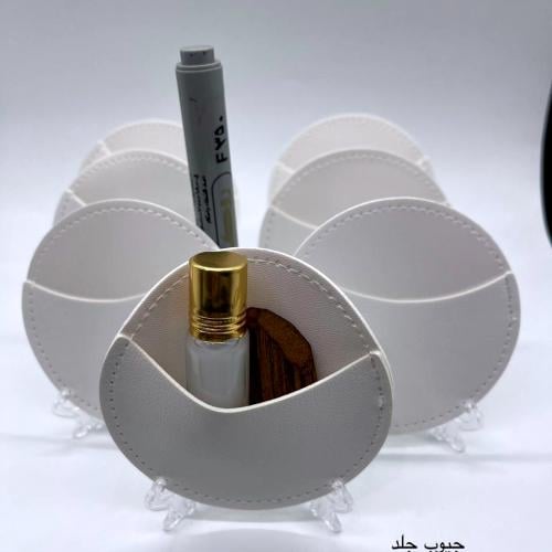 مجموعه(12) جيوب جلد مع البخور والعطر واستاند اكريل...