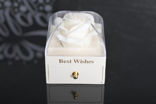 مجموعه (12) علب اكسسوارات اكريلك مع وردة وكيس