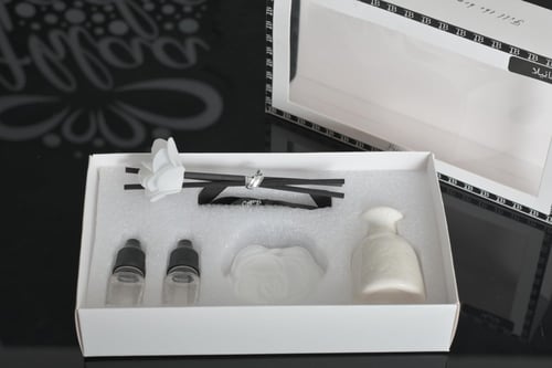 مجموعة (12) فواحات وردة سيرميك مع حبتين معطر