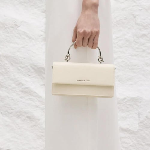 شنطه كريستين مع بوكس- كريمي