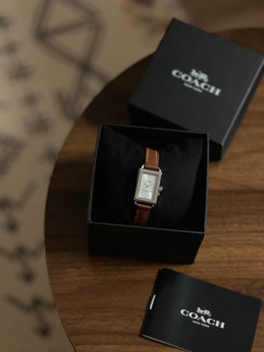 ساعة كوتش ( بني )