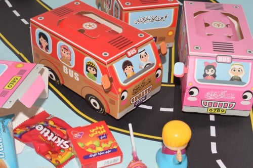 بوكسات شكل سيارة أحمر - وردي ( بنات وأولاد )