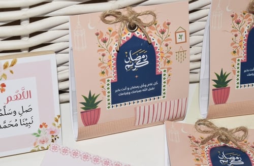 توزيعات مغناطيس مع كرت إهداء