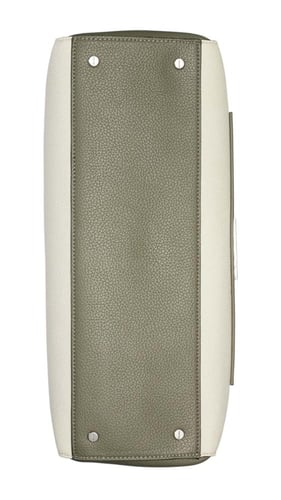 حقيبة من كالفن كلاين