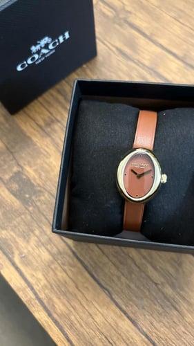 ساعه جلد من كوتش