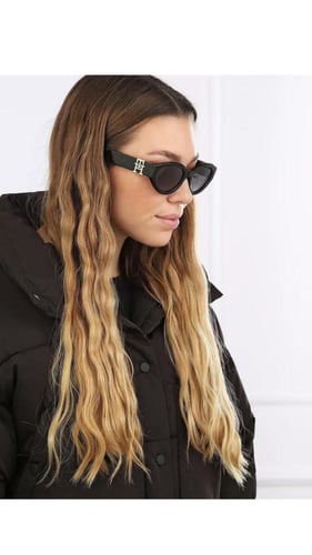 نظارة من تومي هيلفيغر