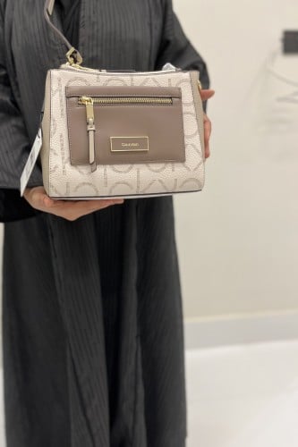 حقيبة من كالفن كلاين