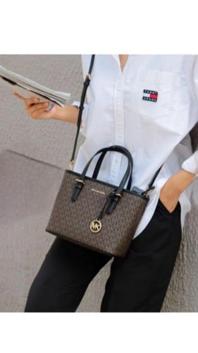 حقيبة من مايكل كورس