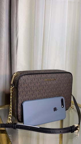 حقيبة من مايكل كورس