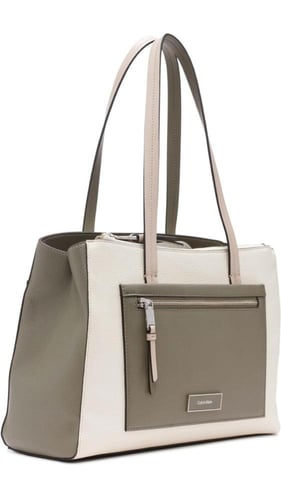 حقيبة من كالفن كلاين