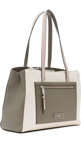 حقيبة من كالفن كلاين