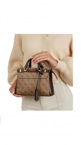 حقيبة صغيره من جيس