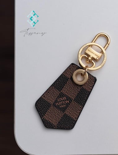 ميدالية لويس فيتون2 - بني