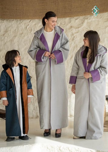 فروه نسائي رصاصي اطراف موف