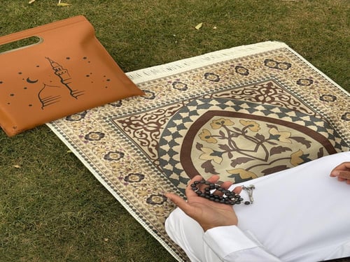 سجادة صلاة هدية مع حقيبة جلديه