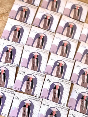 توزيعات حلق اذن للخريجات