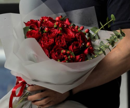 باقه ورد حمراء