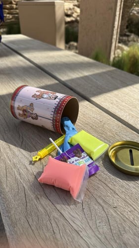 توزيعات حصالات الاطفال