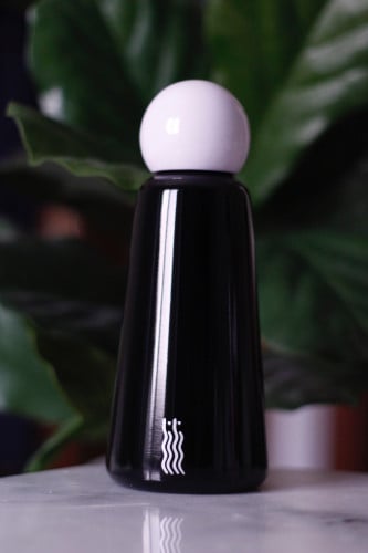 Lili mug- black and white
