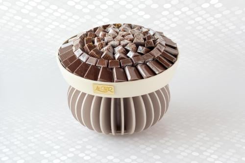 صينية شوكولاتة خشب دائرية بقاعدة رمادي