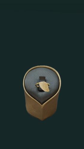 18-karat ring weight 2.66 size 7.25