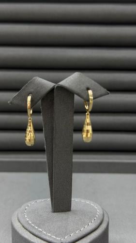 18-karat gold ring, weight 2.72