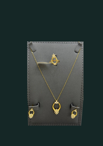 نص طقم عيار 18 وزن 6.90
