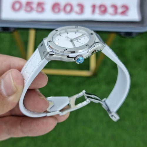 ساعة هوبلو كلاسيك فيوجن ابيض كامل