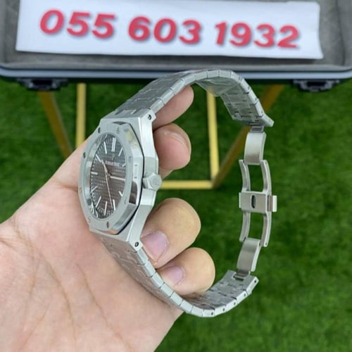 ساعة اوديمار بيغيه رويال اوك