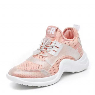 حذاء رياضي برباط