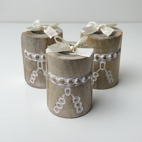 مبخرة خشب بنقوش بيضاء