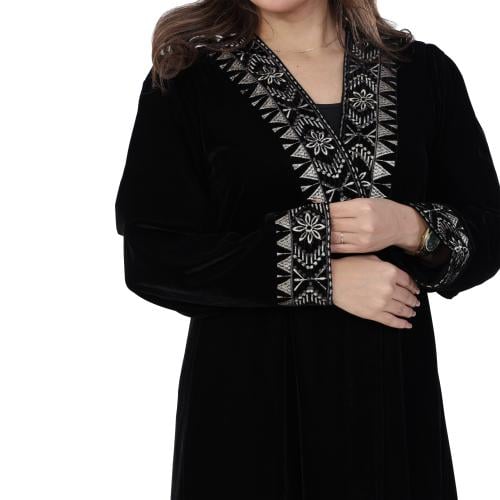 Black velvet abaya, embroidered with gold, a luxurious look