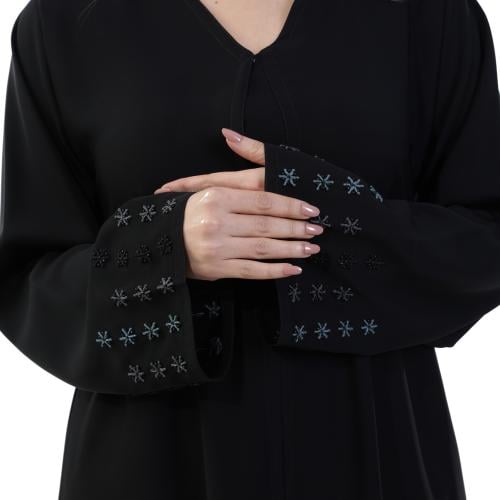 Silky and soft with hand embroidery, beauty in the color coordination of the sleeves