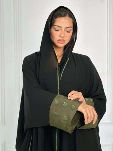 عباية  كريب مطرزه | زيتي