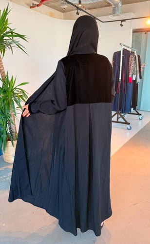 عباية كريب مغسول مع مخمل | أسود