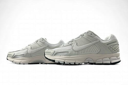 Nike Air Zoom Vomero 5