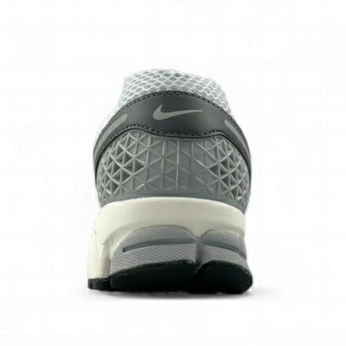 Nike Air Zoom Vomero 5