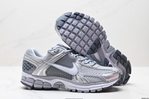 Nike Air Zoom Vomero 5